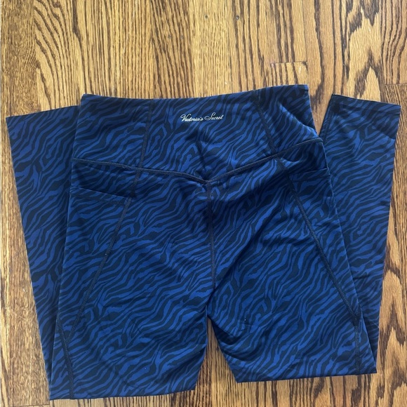 Victoria’s Secret High Waist 7/8 Tight Legging Size Medium Navy Blue Black Zebra - Picture 3 of 3